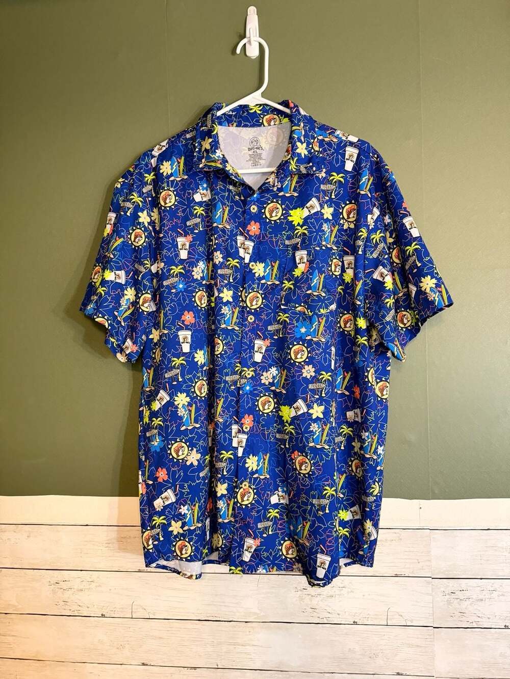 Buc-ee's Hawaiian Shirt XL Blue Tropical Surfer Print